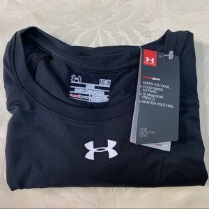 🆕Size M-Under Armour Shirt